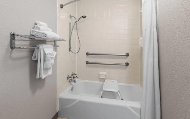 Days Inn by Wyndham Cambridge