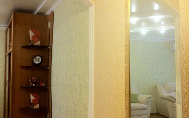 Красивая дизайнерская квартира возле метро Бот. сад