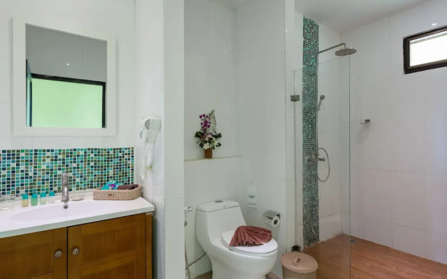 Phi Phi Long Beach Bungalow