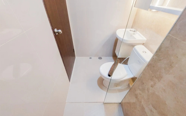 Homey And Nice Studio At Transpark Bintaro Apartment
