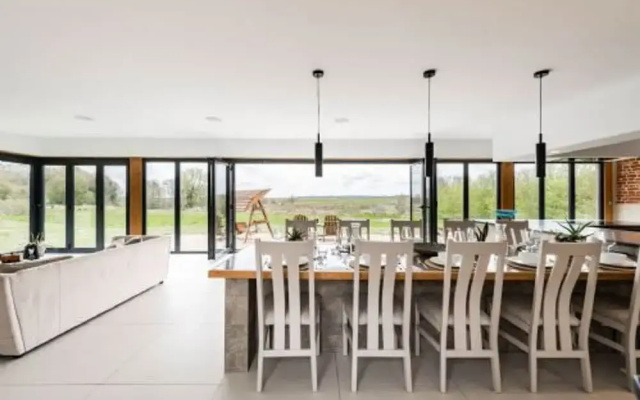 Host Stay Willow Barn