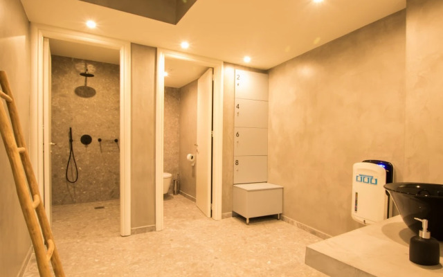 Parasol Luxury Hotel & Suites