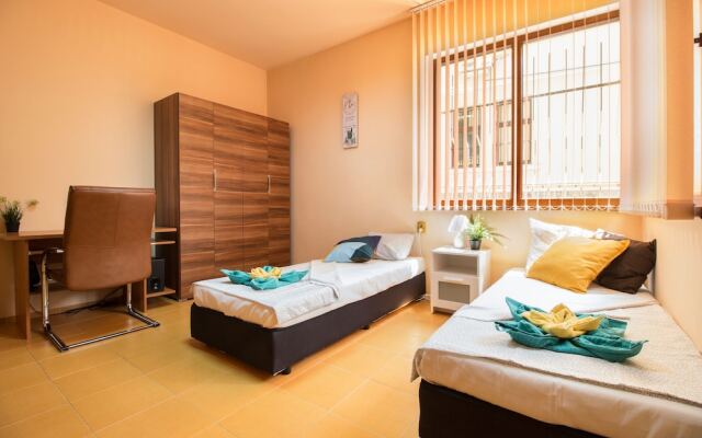 FM Luxury 2-BDR Apartment - Rocky House