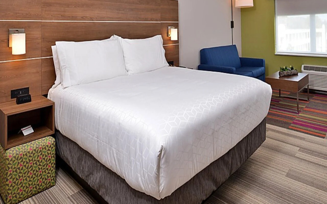 Holiday Inn Express & Suites West Melbourne by IHG