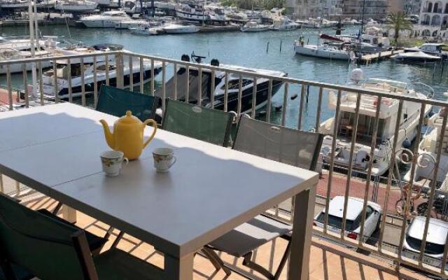 Appartement 80 m2,Port Rhodes D-2 chambres, terrasse panoramique, vue sur le canal principal d’Empuriabrava