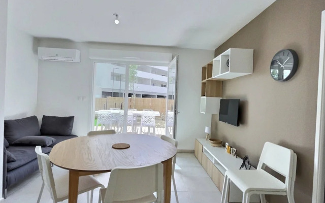 Pleasant Maisonette With Terrace Near the sea