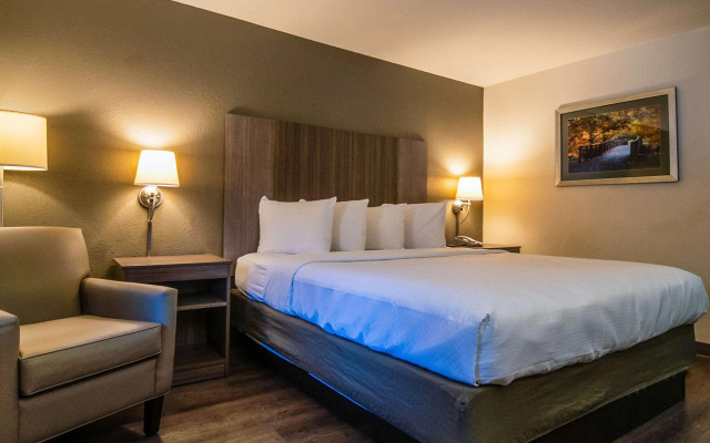 Econo Lodge Cherokee Near River Park