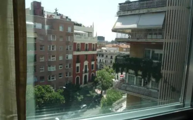Dflat Escultor Madrid Apartments