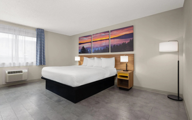 Days Inn by Wyndham Rawlins