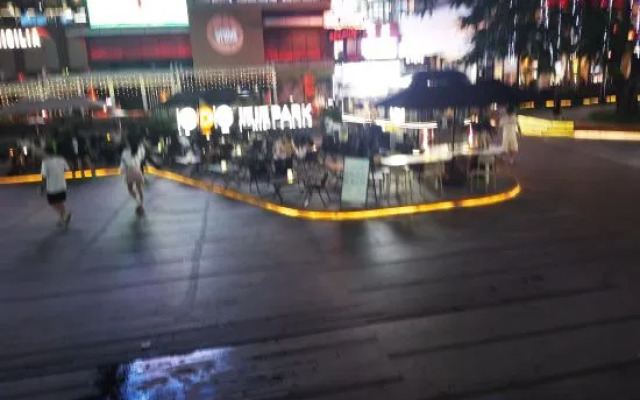 Hongshan 6979 Girls' Youth Apartment