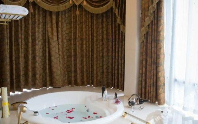 Zhengzhou Cheered Hotel