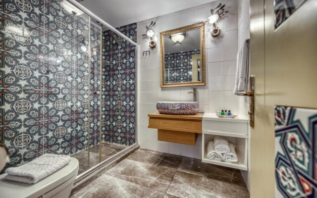 Vibrant Suite Located in Heart of Historic Area