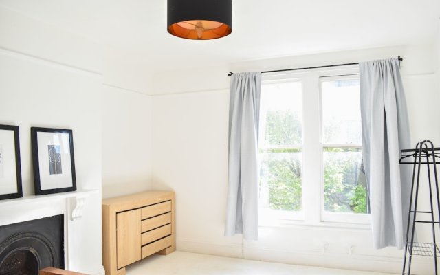 Spacious 3 Bedroom Hove Apartment