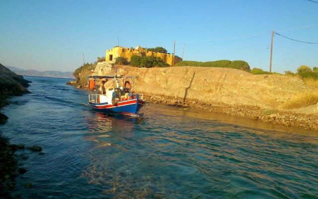 Beautiful house by the sea,Loutraki Skaloma.