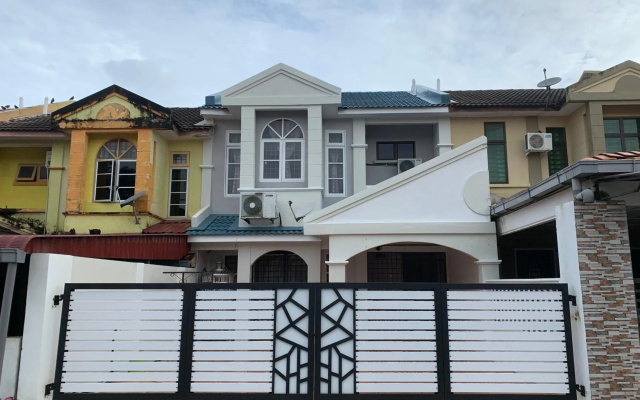 Lepak-Lepak Homestay @ Indera Mahkota — hotel in Indera Mahkota