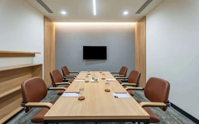 Park Inn & Suites By Radisson Thrissur East Fort