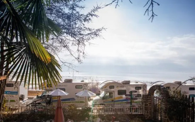 Yiren Waterfront Holiday Courtyard