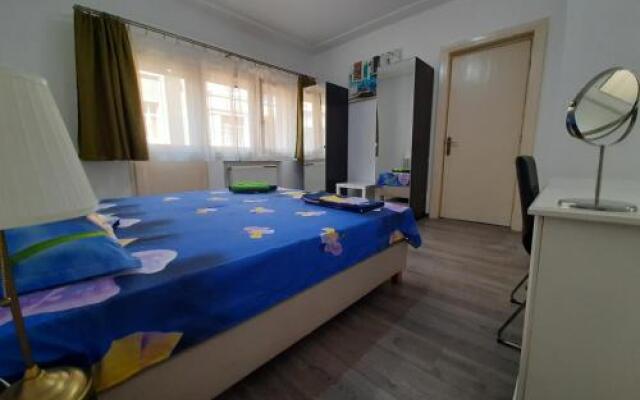 Four Rooms Apartment Central