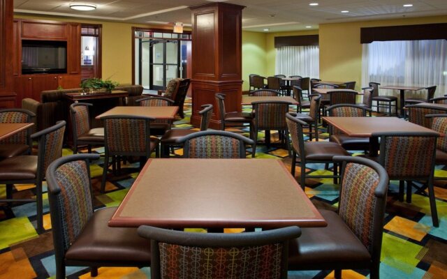Holiday Inn Express Grove City by IHG