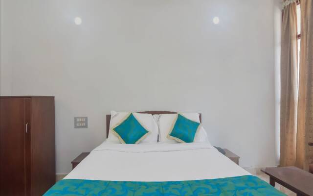OYO 13581 Hotel Raj