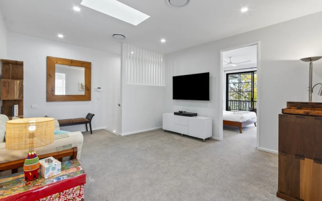 Spacious 3-bed Clayfield House With Patio and BBQ – Guest Rooms – Clayfield