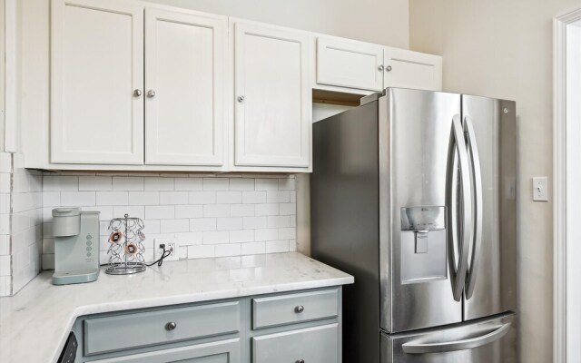 Cove Cottage - 3 Bedroom w/Private Pool. Sleeps 6. Quiet Community, Close to Fishing Marinas. 3 Home by RedAwning