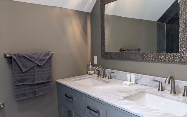 Stratford Suites - 66 Daly Ave