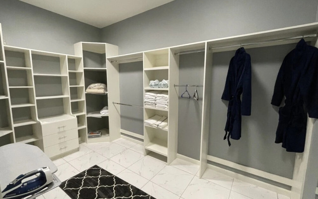 IAH SPHERIC Mini-mansion