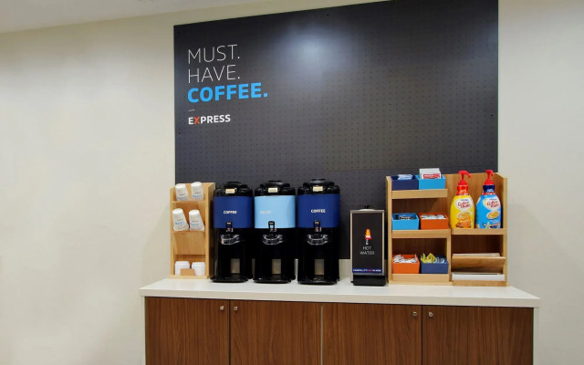 Holiday Inn Express and Suites Columbus Edinburgh by IHG