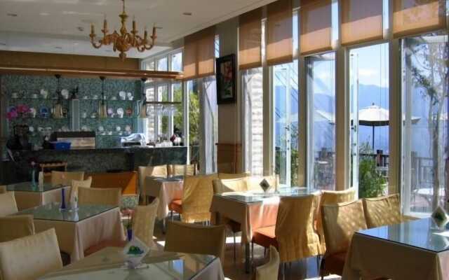 Jun Yue Hanging Garden Resort