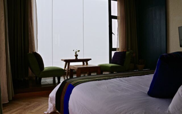 The Twelve Manor Terraces Lodge