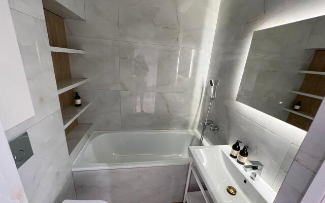 Апартаменты на улице Стрелкова 18 корпус 2