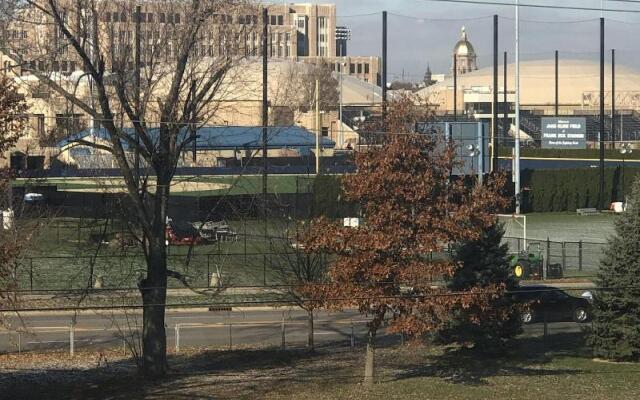 Ivy Court Inn & Suites