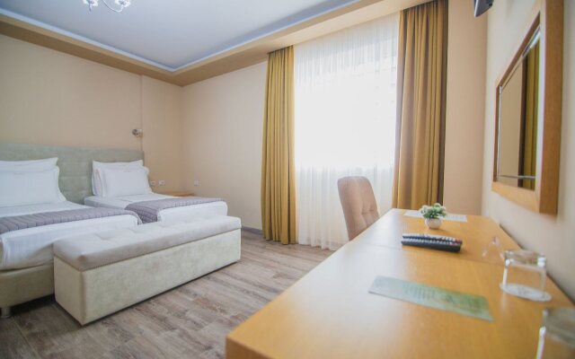 Christis Hotel Borova