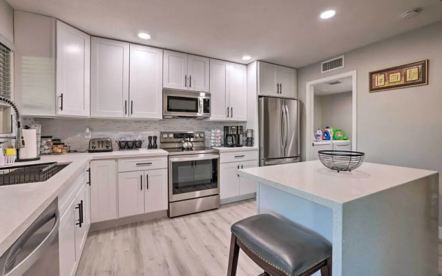 Bright Tempe Home w/ Fenced Backyard!
