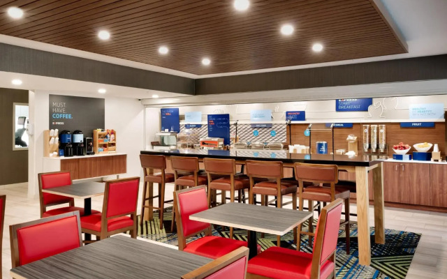 Holiday Inn Express Mitchell by IHG