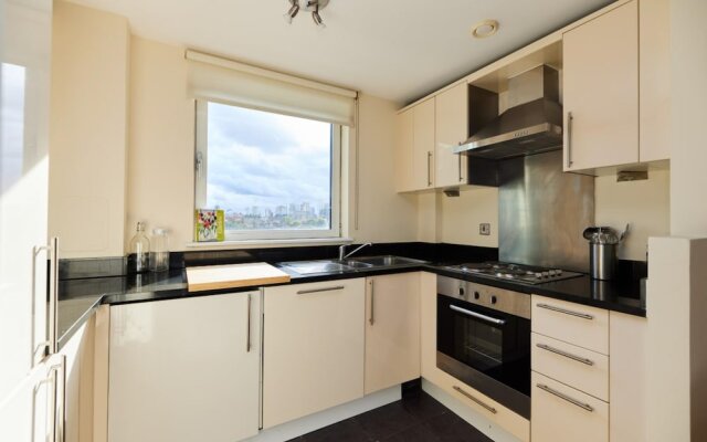 The Weavers Field Place - Classy 3bdr Flat With Terrace