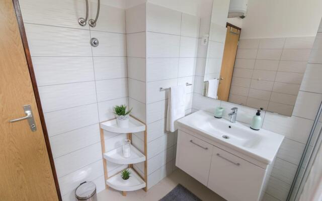 Villa Petar 2 - 10m From sea - H