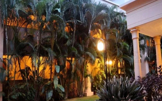 Oxford Suites & Rooms