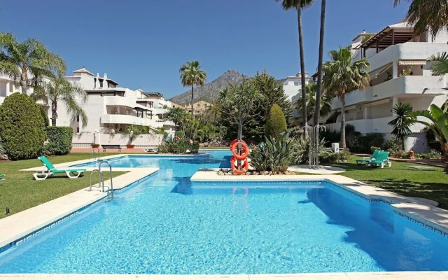 Nagüeles apartment
