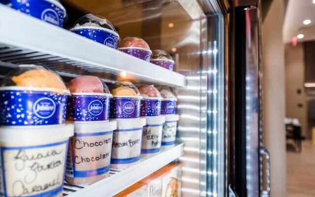 Hampton Inn & Suites Washington DC-Navy Yard