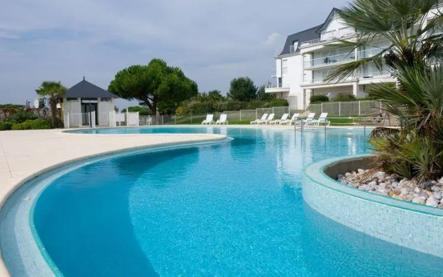 Charming holiday home with dishwasher located at golf course