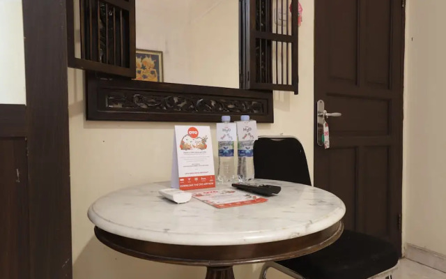 OYO 188 Nely Murni Residence