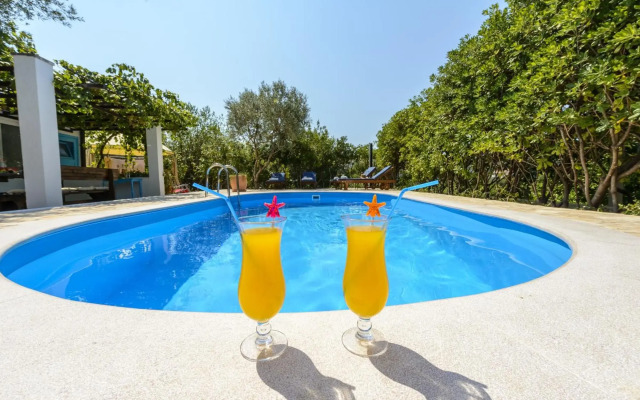 Villa Piano - Four Bedroom Villa With Terrace and Swimming Pool