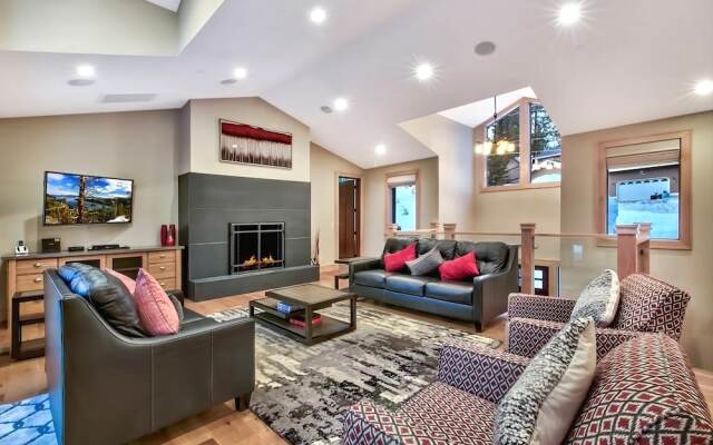 Redwood Lodge 7 Bedrooms 5.5 Bathrooms Home