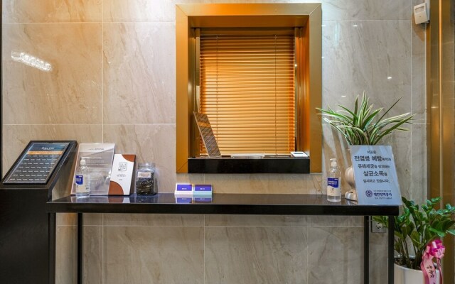 Busan Daeyeondong Hotel Onna
