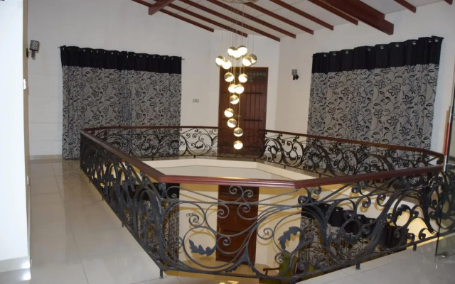Casa White Lounge