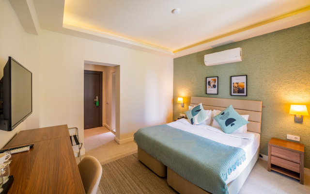 Moyo Beach Hotel