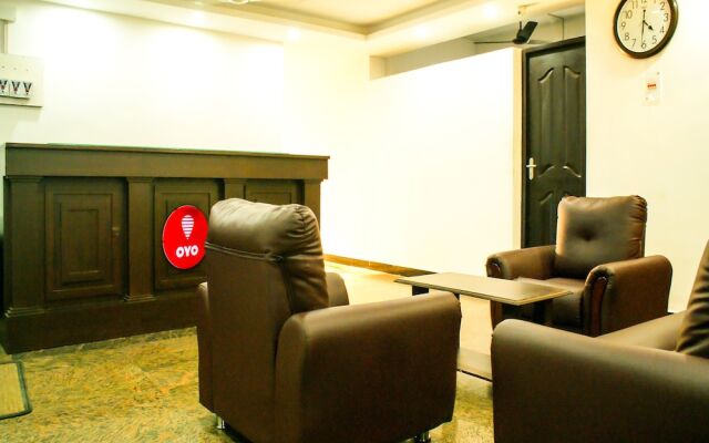 OYO 9902 Nedumparambil Residency
