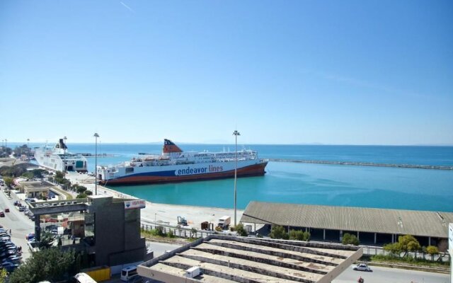 Adonis City Hotel